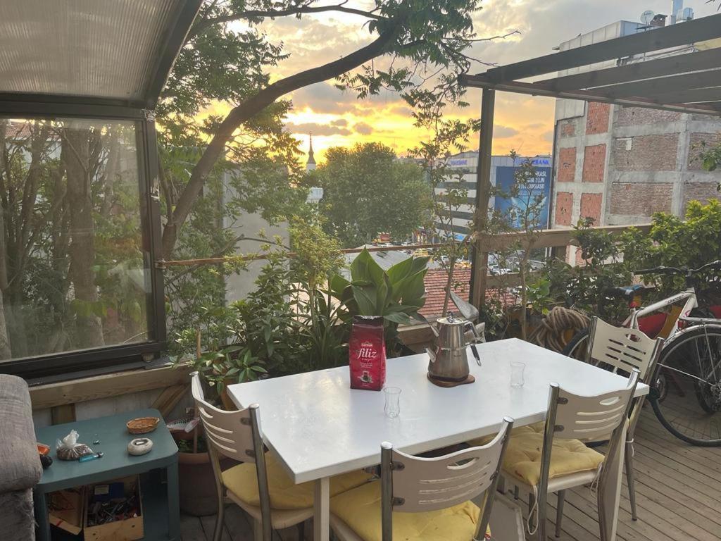 Central Apartment Kadikoy Terrace Bbq Close 2 Block Ferry Bull Metro Nighlife Istanbul Exterior photo