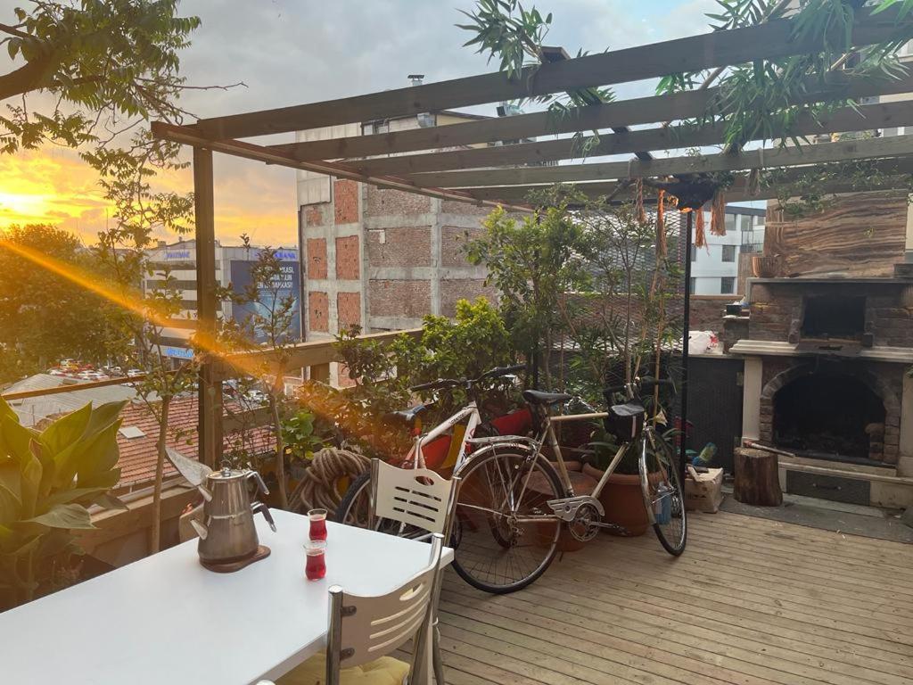 Central Apartment Kadikoy Terrace Bbq Close 2 Block Ferry Bull Metro Nighlife Istanbul Exterior photo